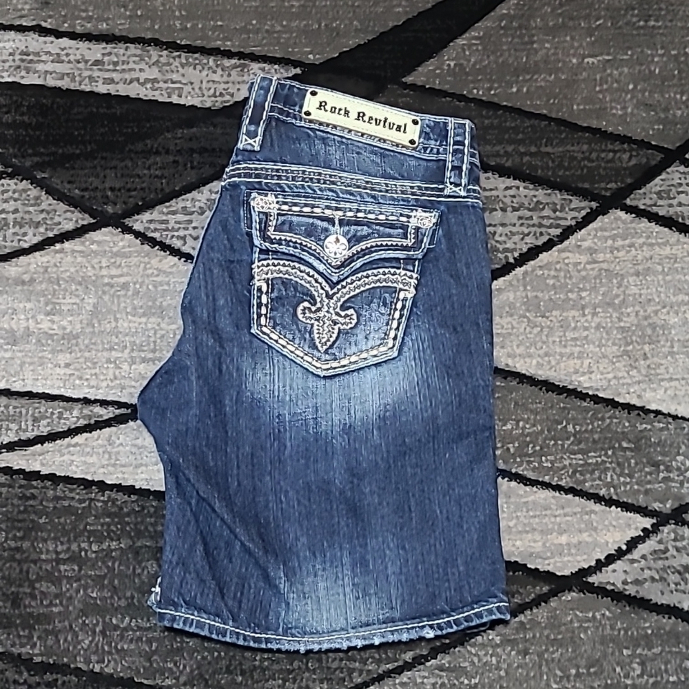 ROCK REVIVAL KAYLEE EASY-FIT EMBROIDERED DENIM JEAN SHORTS